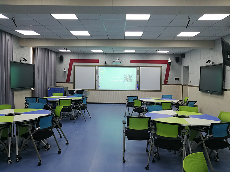 長春師范大學（116寸白板一體機）.jpg